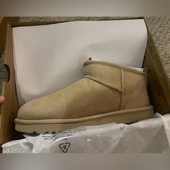 *SOLD* UGG ultra mini in Driftwood - Picture 6 of 8